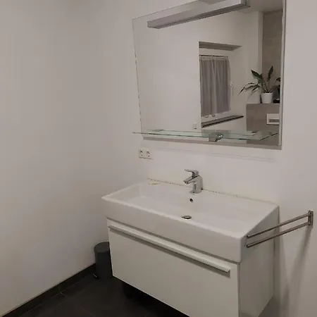 Several Different Rooms, Newly Furnished, In A New House In Séjour chez l'habitant *