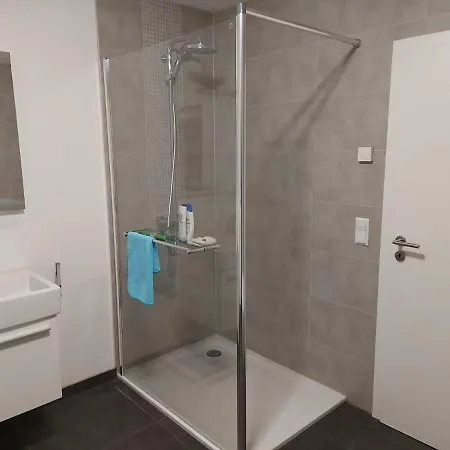 Several Different Rooms, Newly Furnished, In A New House In Alloggio in famiglia Vichten