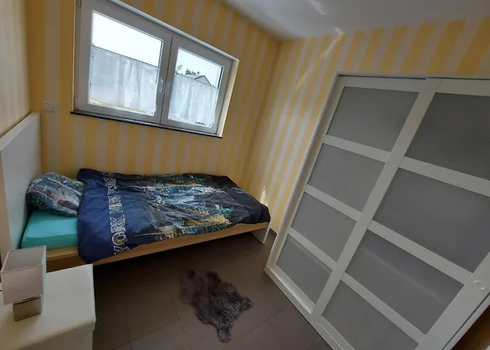 Several Different Rooms, Newly Furnished, In A New House In Alloggio in famiglia Vichten