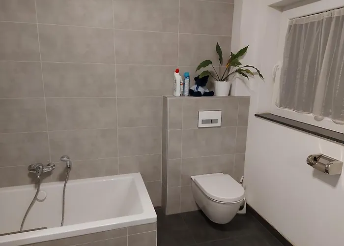 Several Different Rooms, Newly Furnished, In A New House In Alloggio in famiglia