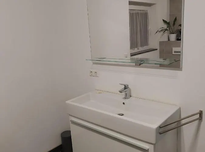 Several Different Rooms, Newly Furnished, In A New House In Alloggio in famiglia *